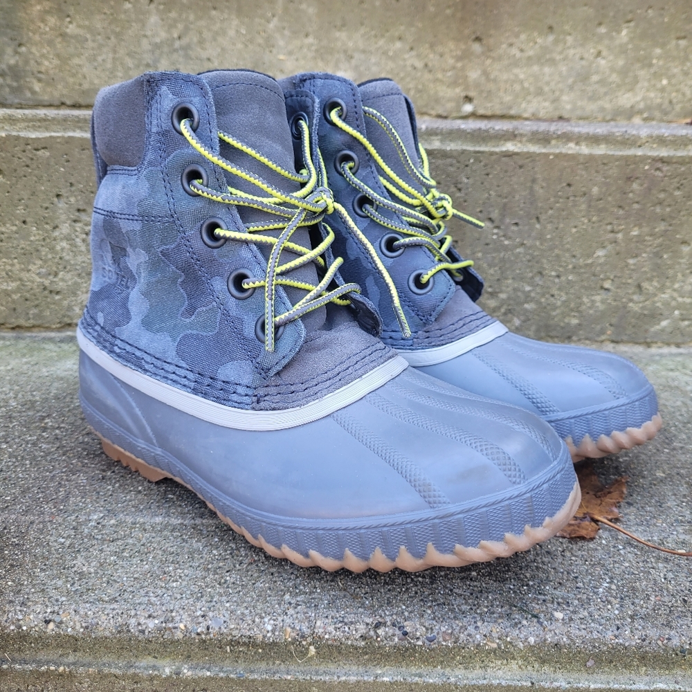 Sorel duck boots size 4